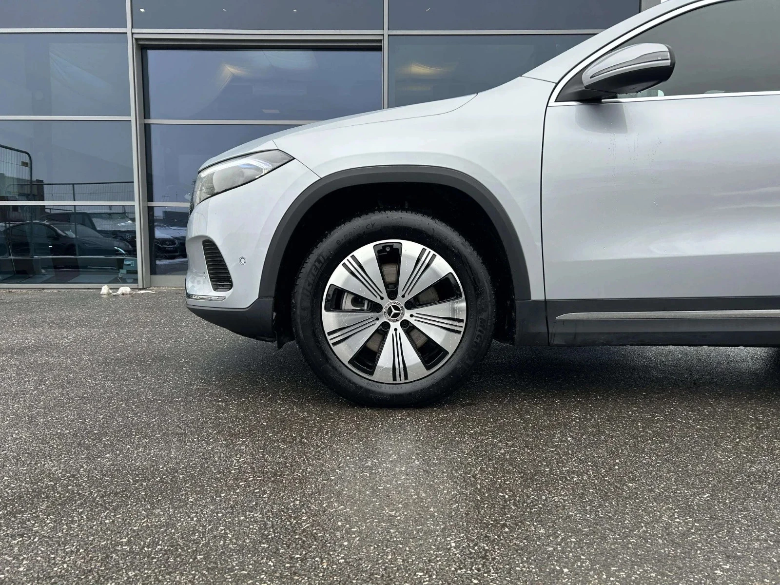 Mercedes-Benz-EQA-image-9