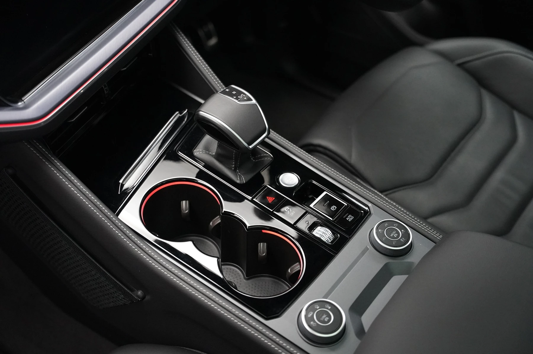 Volkswagen-Touareg-image-31