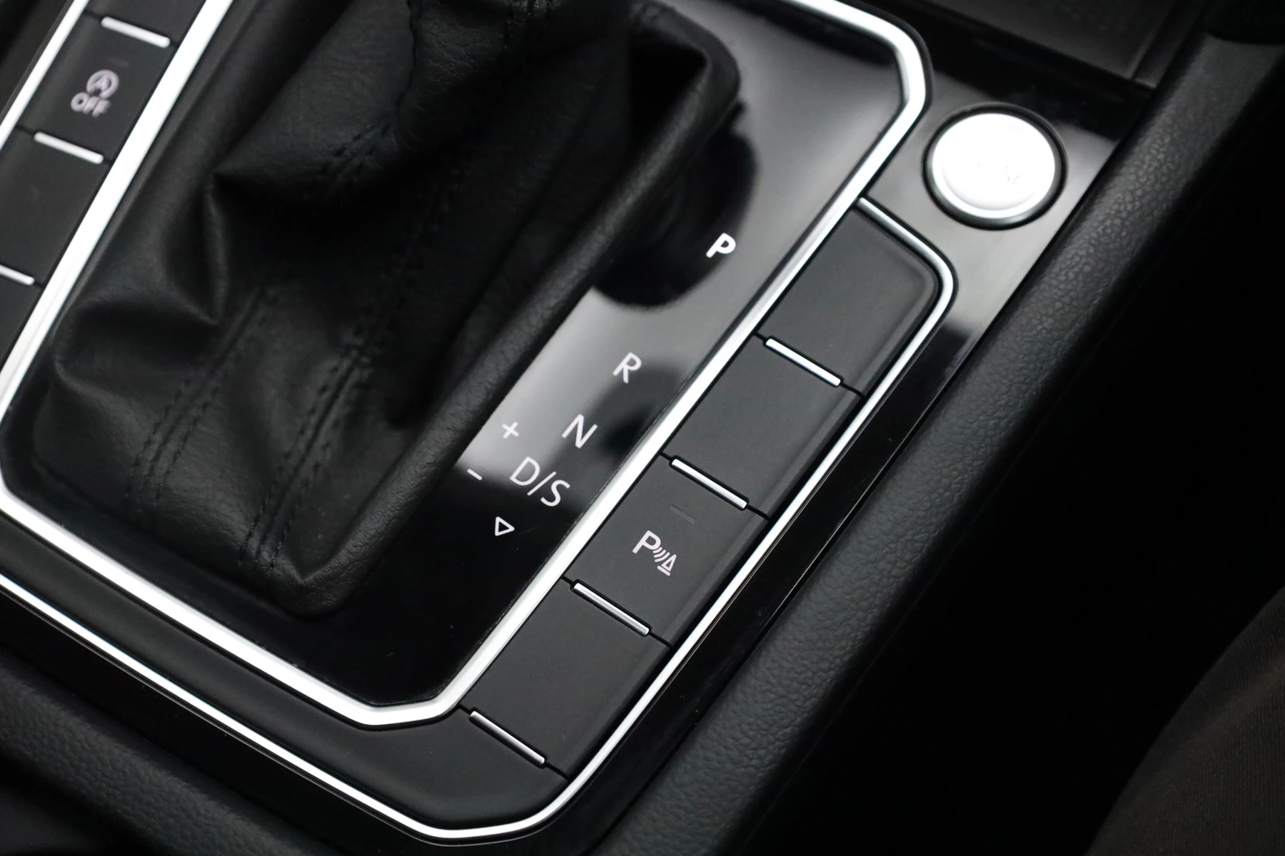 Volkswagen-Passat-image-35