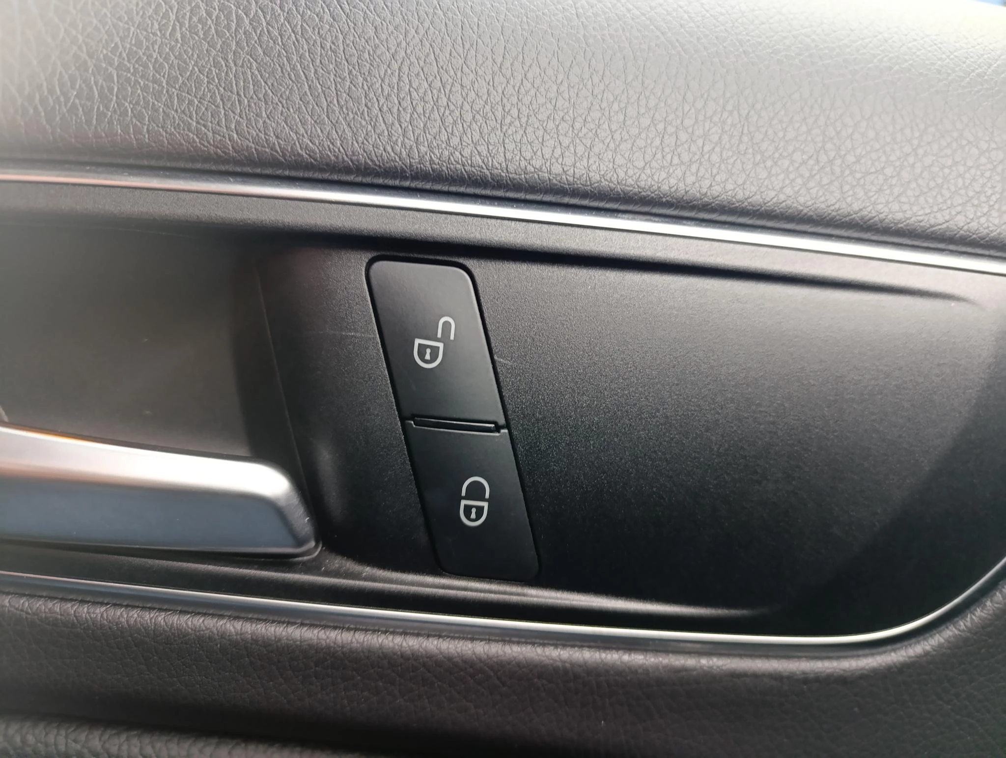 Mercedes-Benz-GLA-image-14