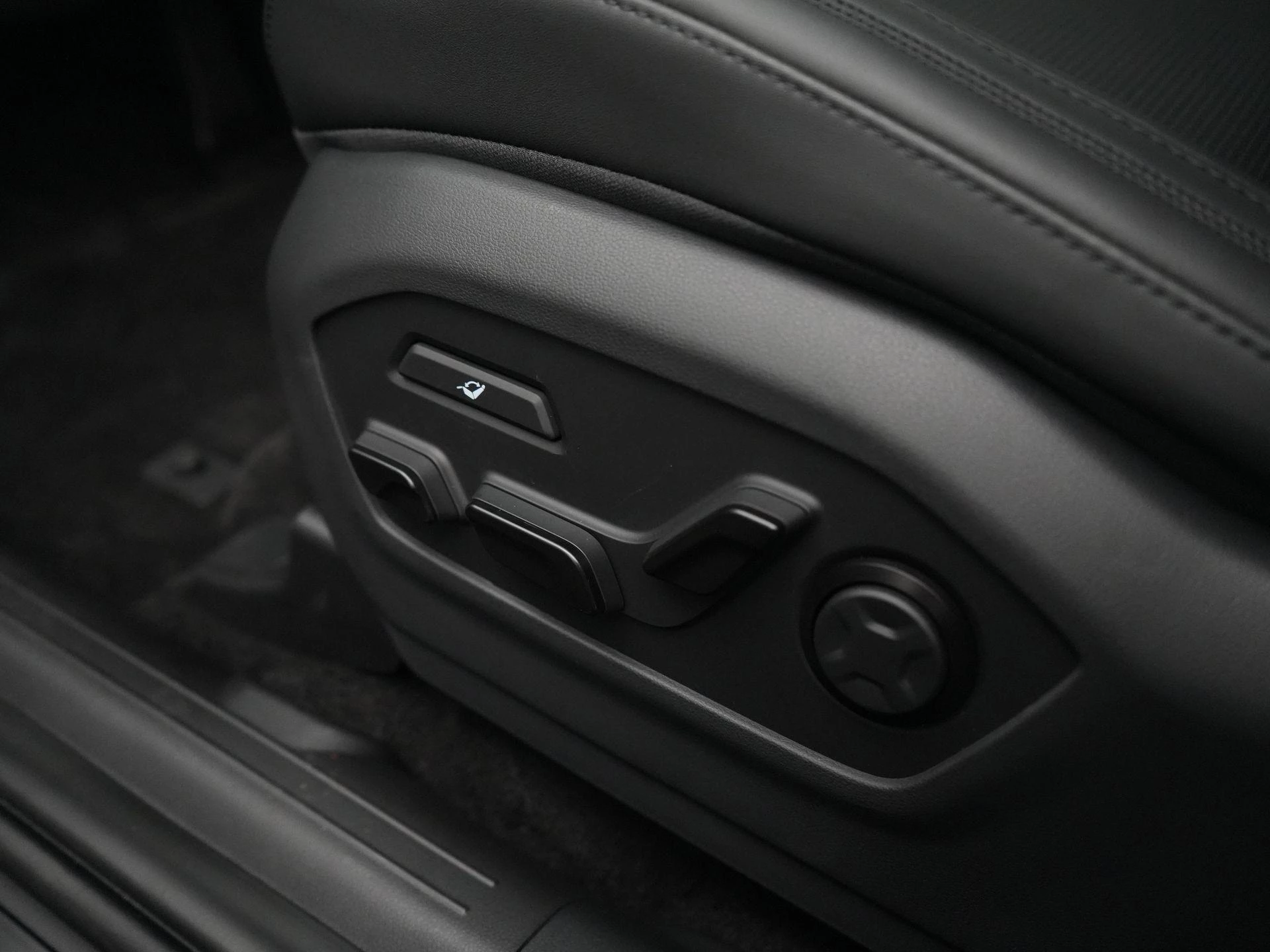 Hyundai-Santa Fe-image-36