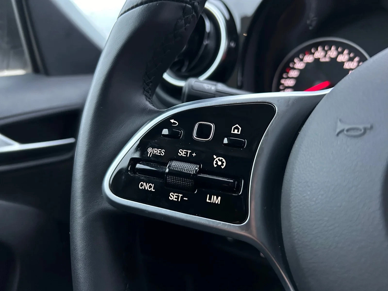 Mercedes-Benz-eCitan-image-8