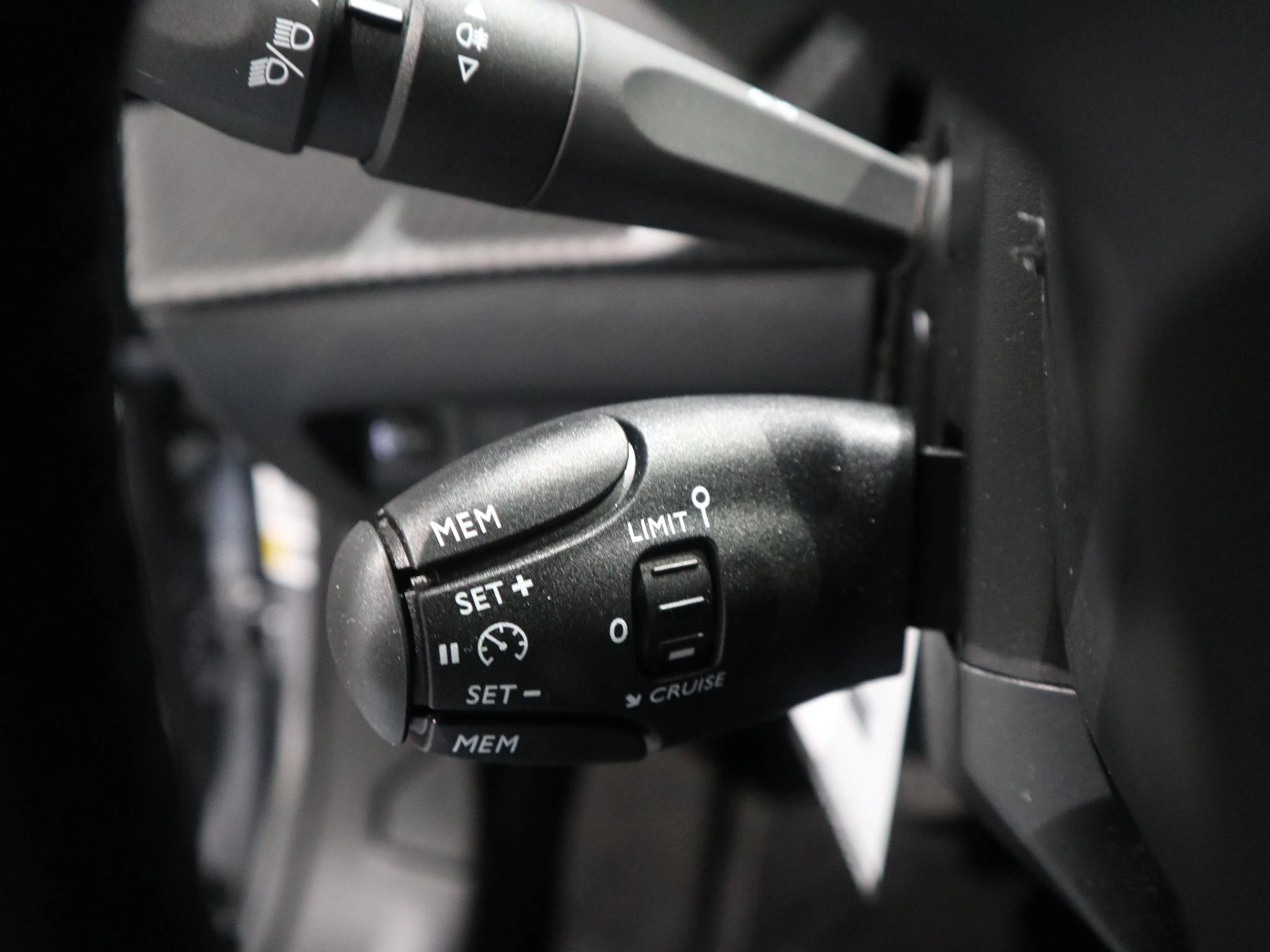 Peugeot-e-2008-image-21