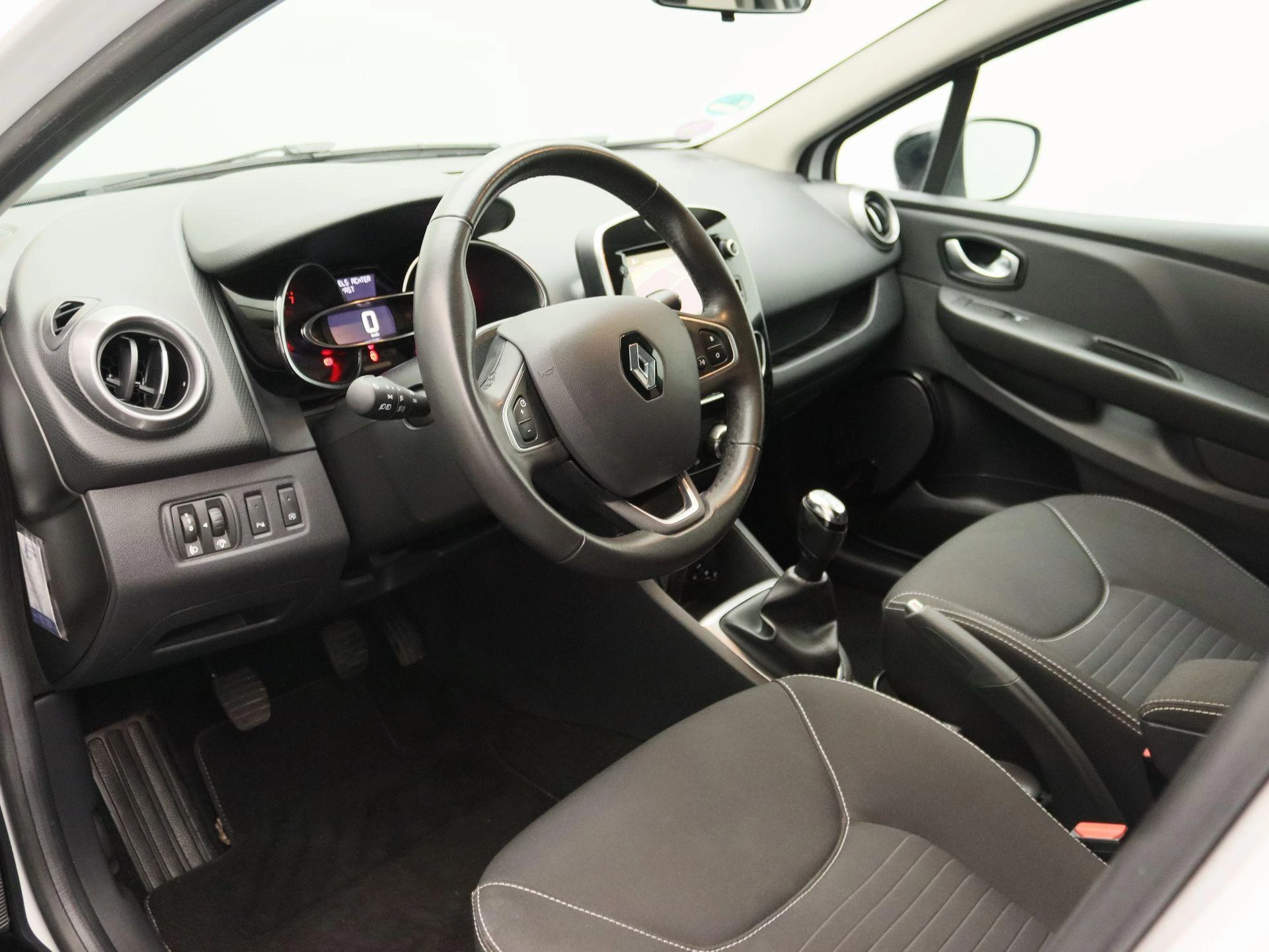 Renault-Clio-image-21