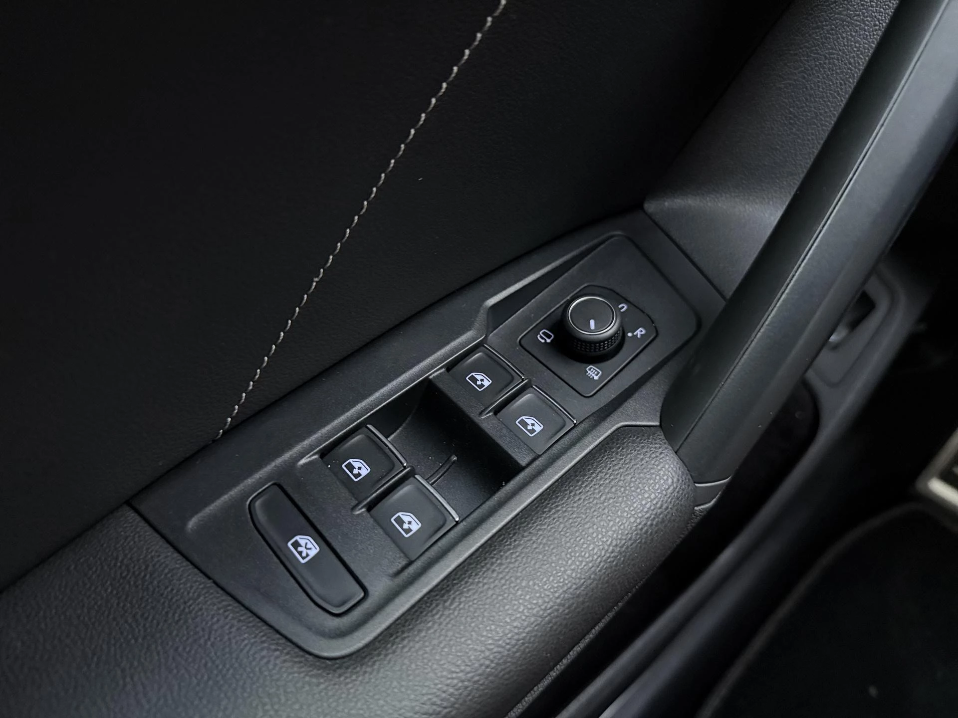 Volkswagen-Tiguan-image-16