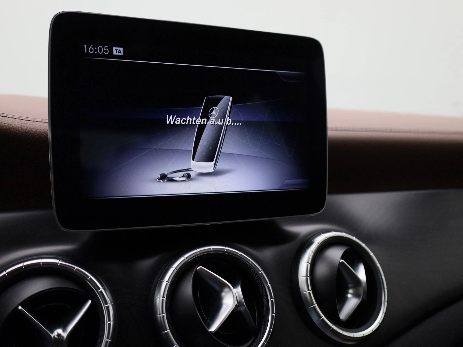 Mercedes-Benz-CLA-image-21