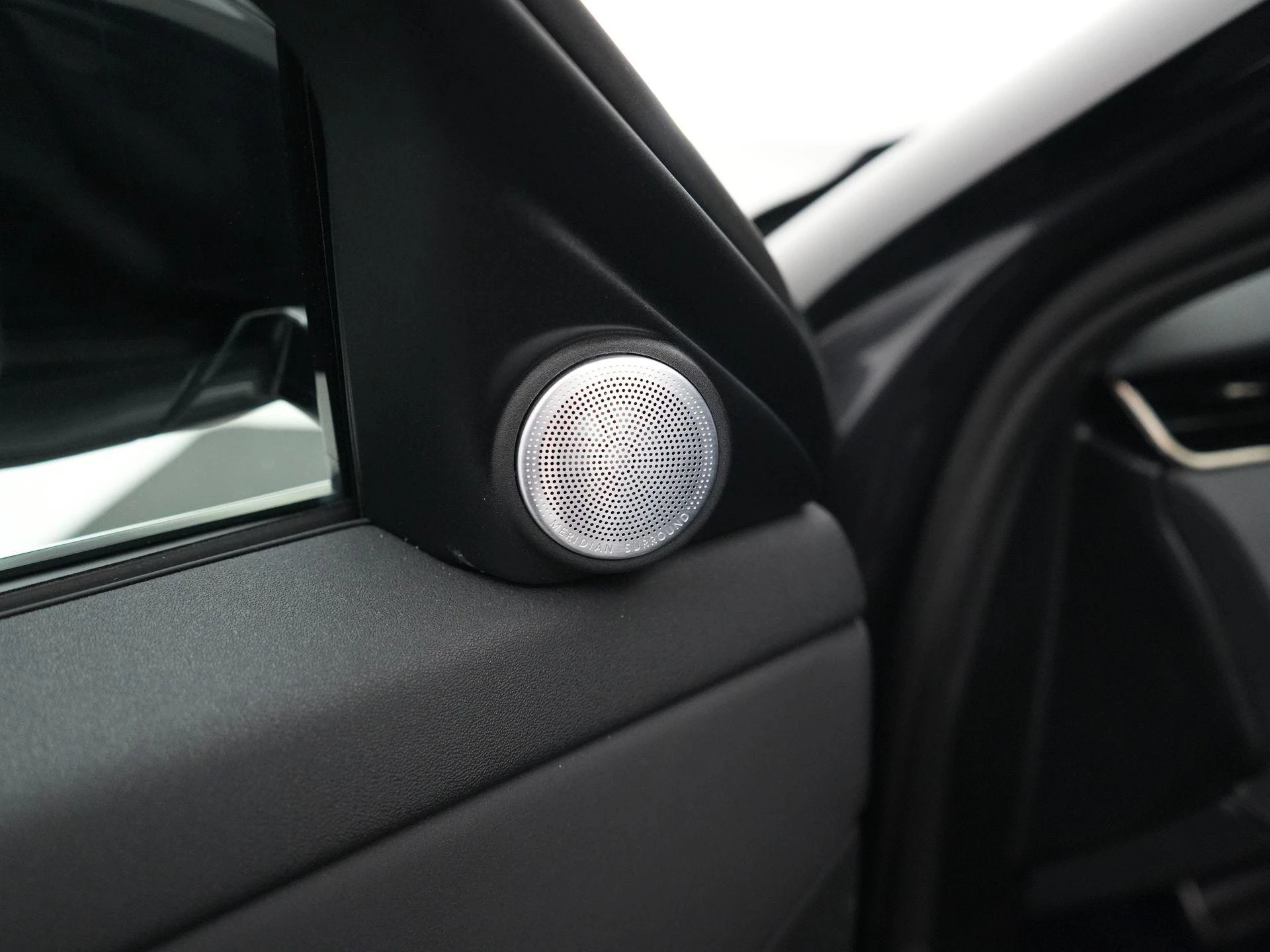 Land Rover-Range Rover Evoque-image-32