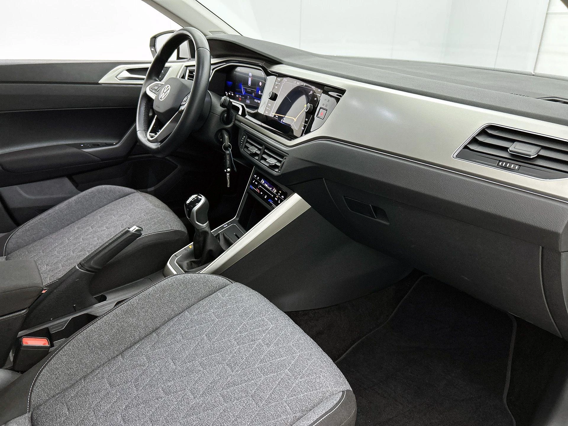 Volkswagen-Polo-image-19