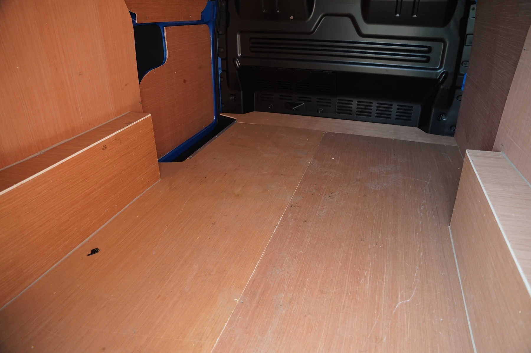 Volkswagen-Transporter-image-26