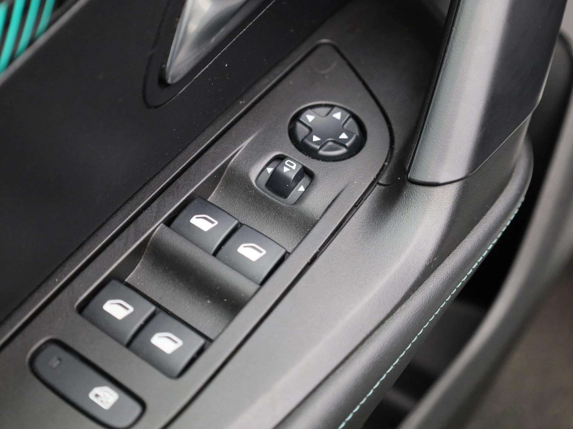 Peugeot-2008-image-27