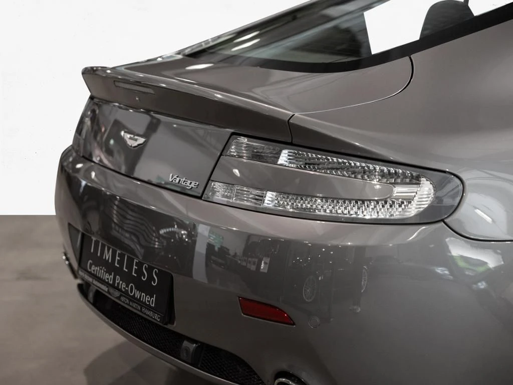 Aston Martin-V8 Vantage-image-2