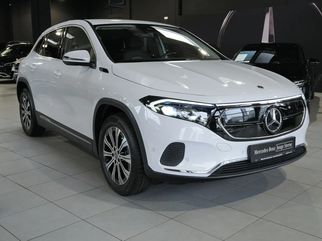 Mercedes-Benz-EQA 250+-image-4