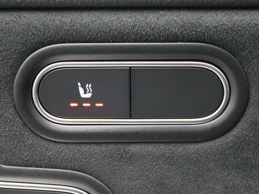 Mercedes-Benz-CLA-image-10