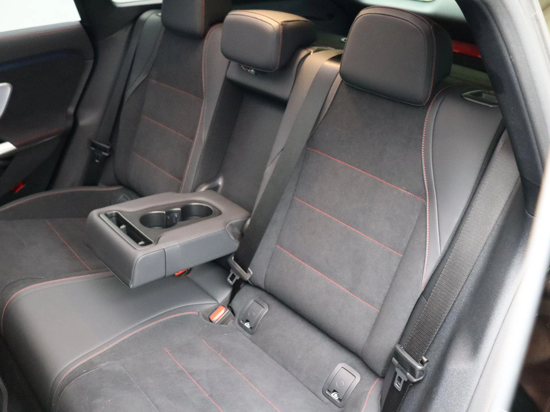 Mercedes-Benz-CLA-image-22