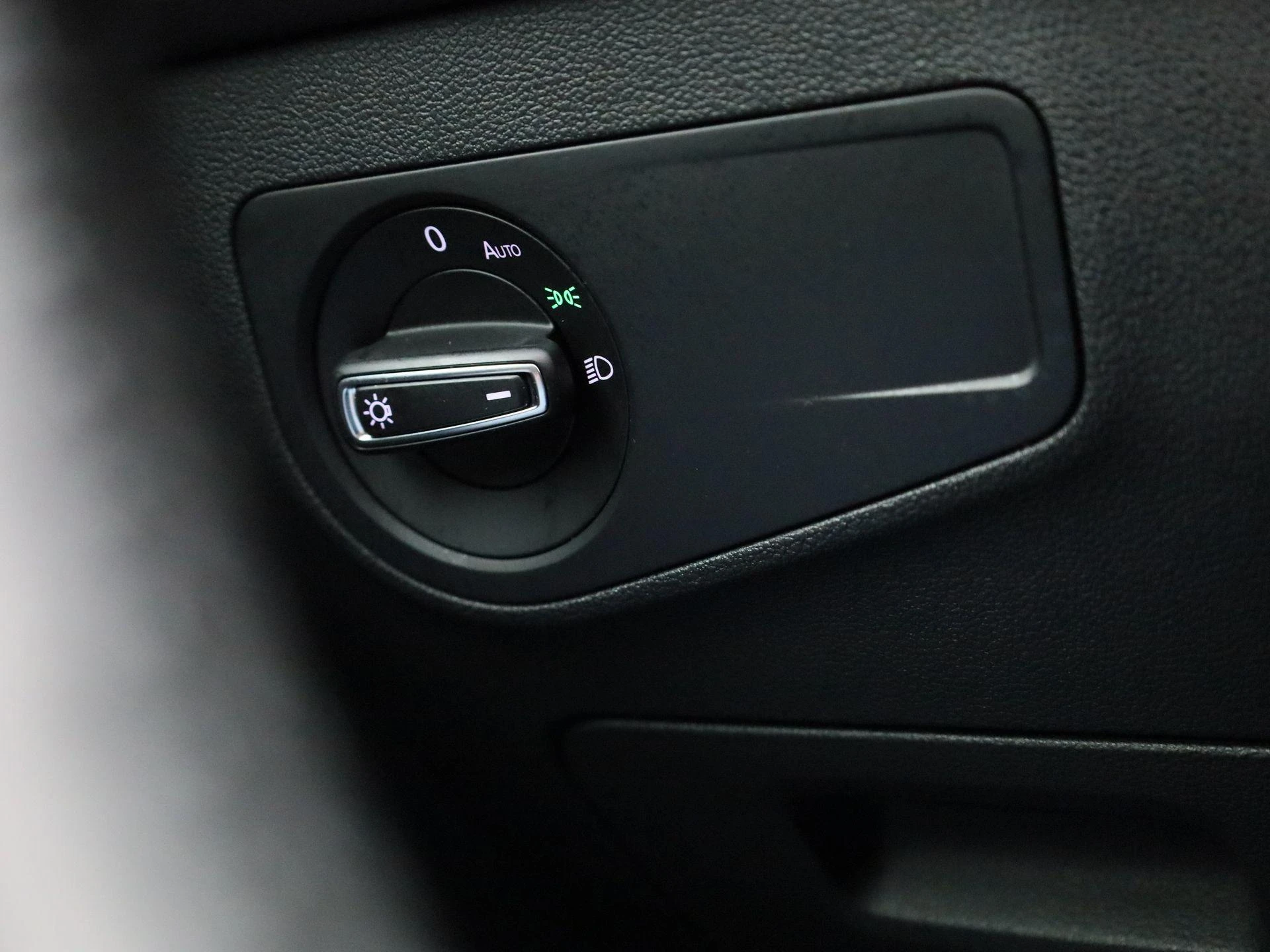 Volkswagen-Tiguan-image-23