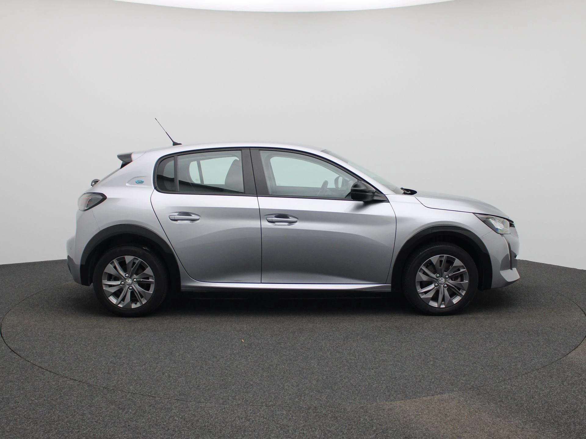 Peugeot-e-208-image-5