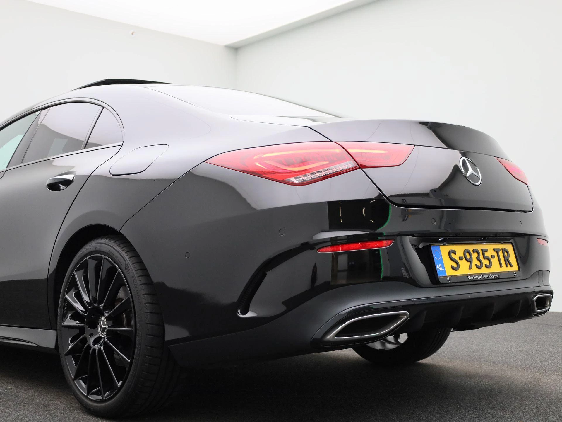 Mercedes-Benz-CLA-image-47