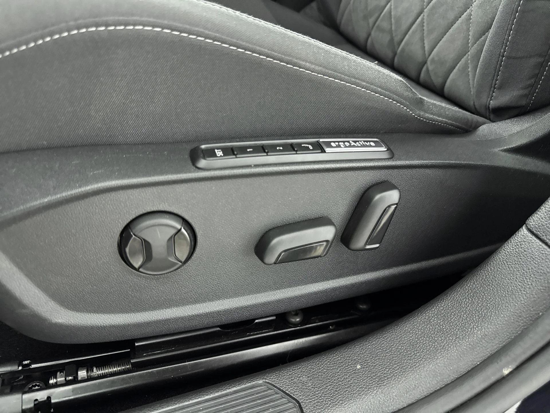 Volkswagen-Golf-image-15