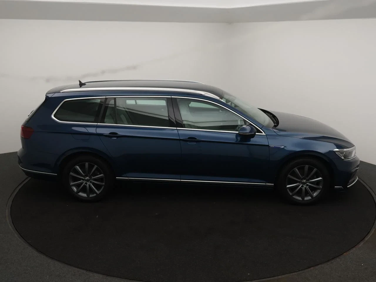 Volkswagen Passat Variant GTE Passat GTE 1.4 eHybrid PHEV 218PK *AUTOMAAT*TREKHAAK*WIT LEDER*ALCANTARA*CAMERA*ACC*NAVI*APP-CONNECT*...*