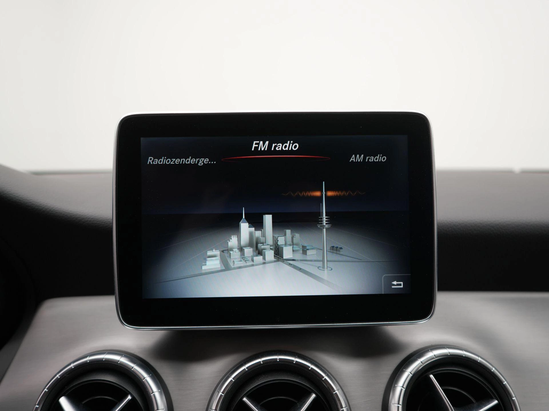 Mercedes-Benz-CLA-image-12