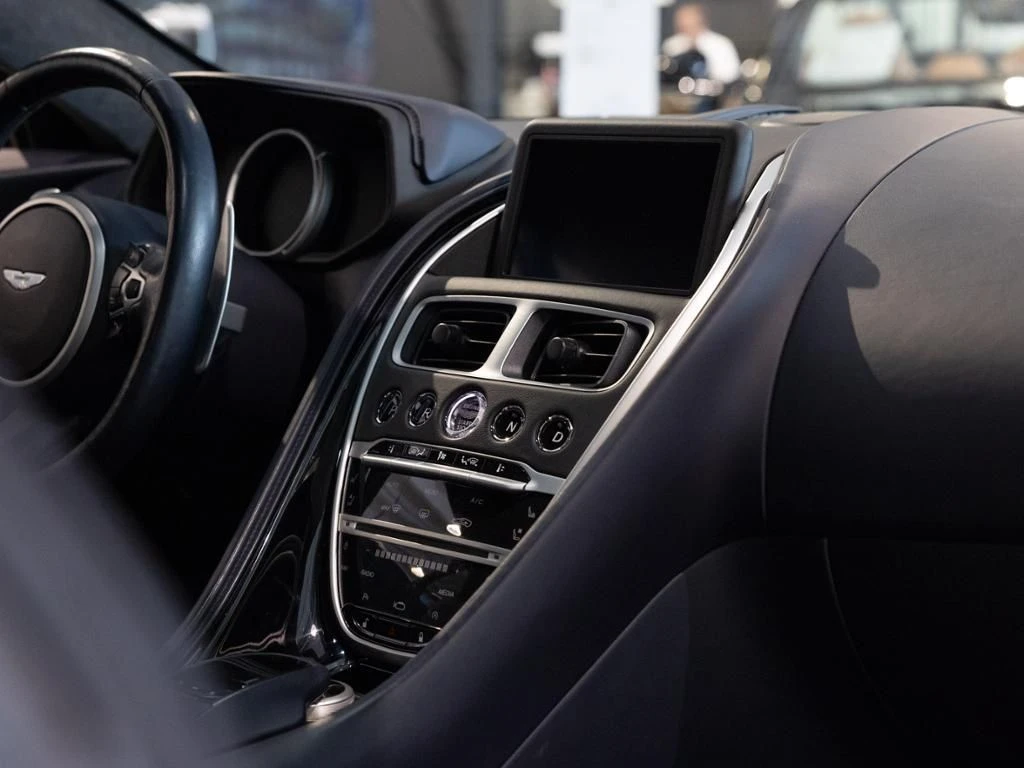Aston Martin-DB11-image-26