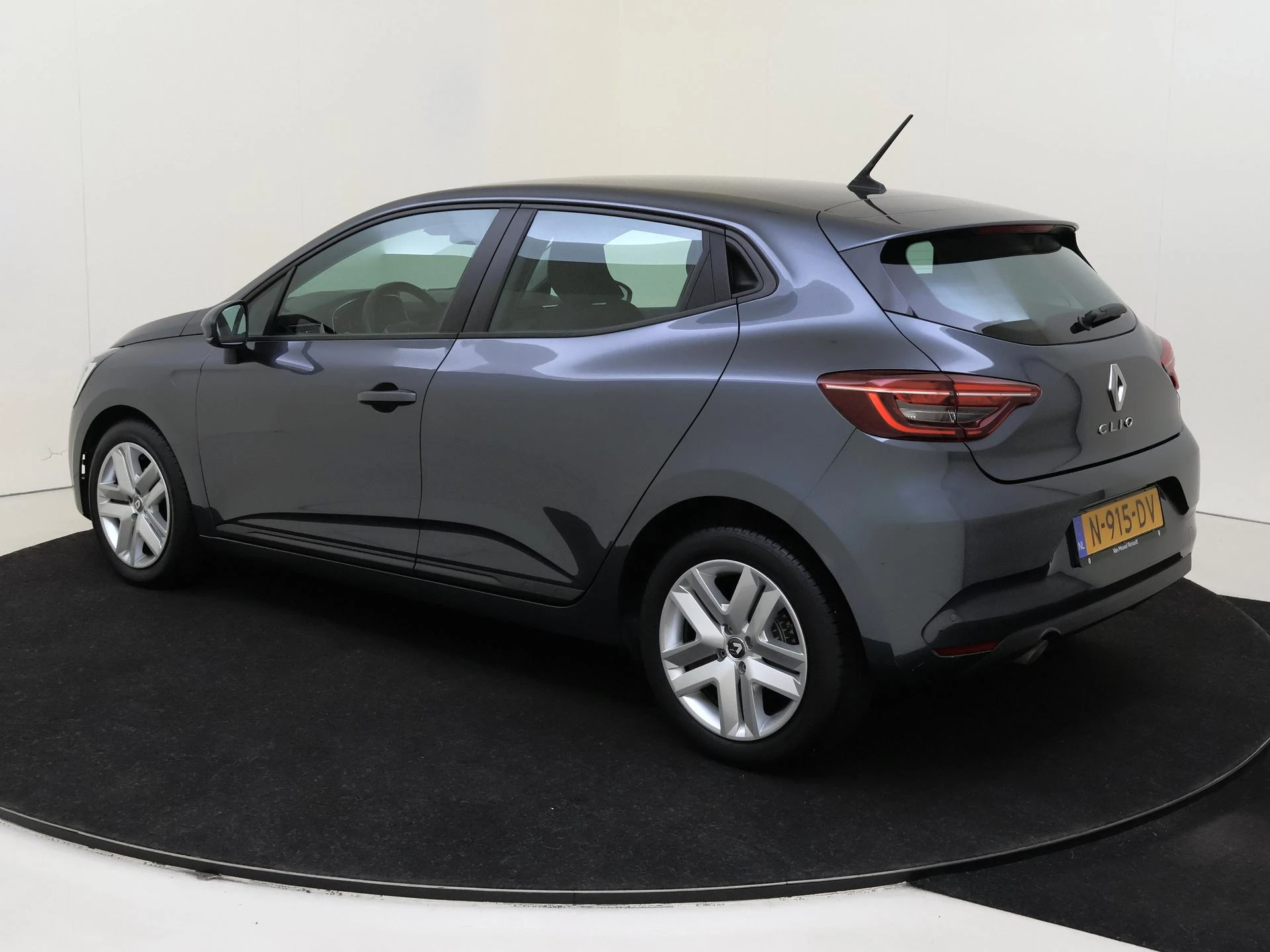 Renault-Clio-image-2