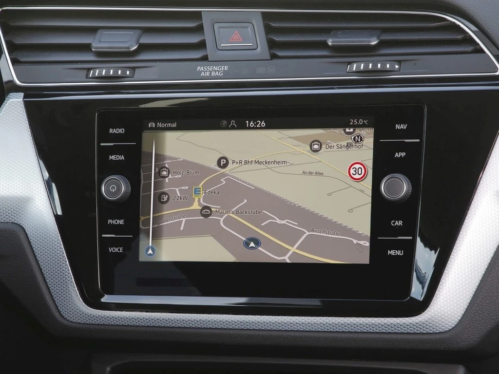 Volkswagen-Touran-image-12