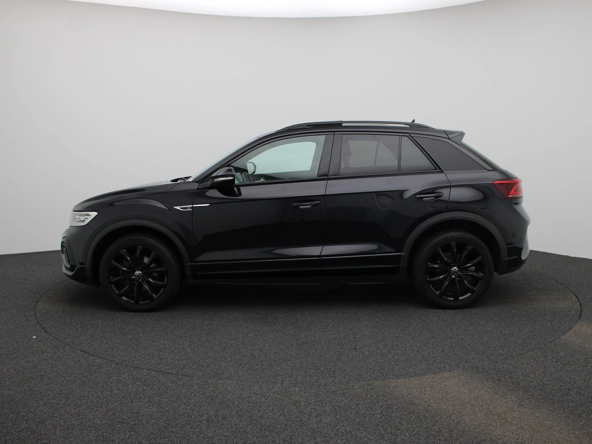 Volkswagen-T-Roc-image-3