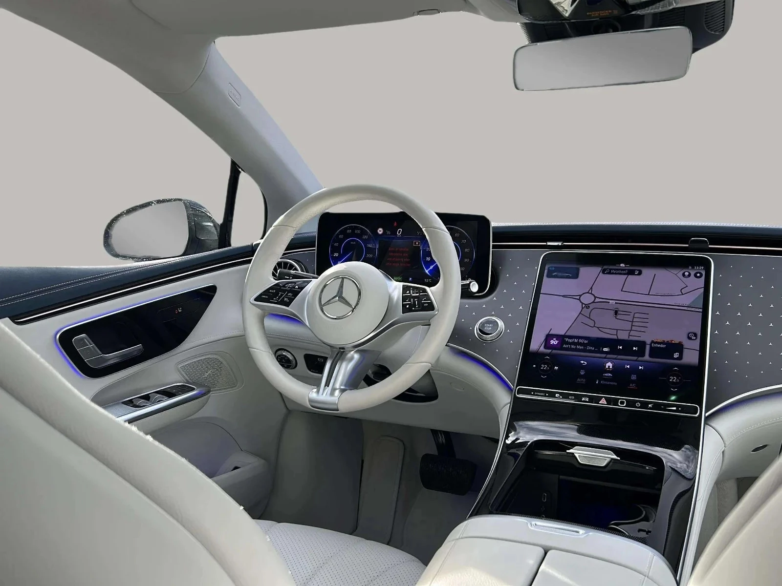 Mercedes-Benz-EQE-image-15