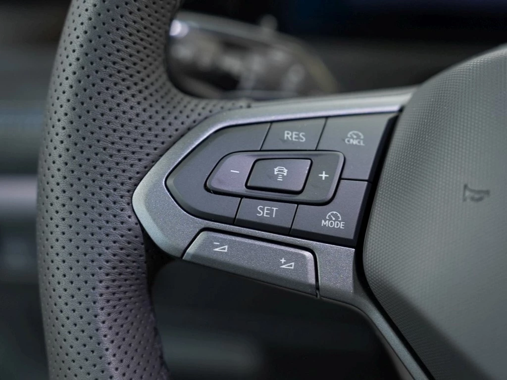 Volkswagen-Tiguan-image-17