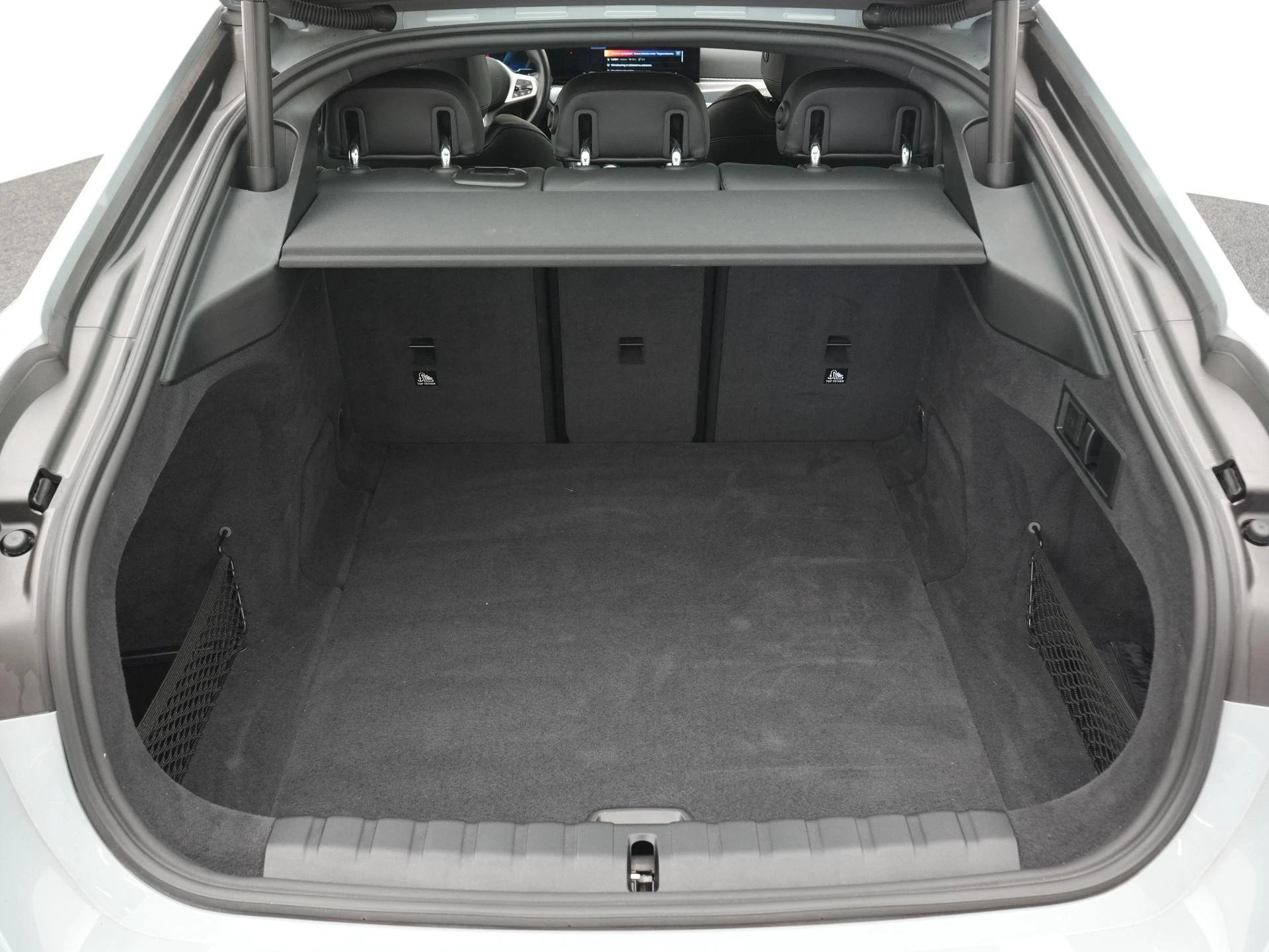 BMW-i4-image-40