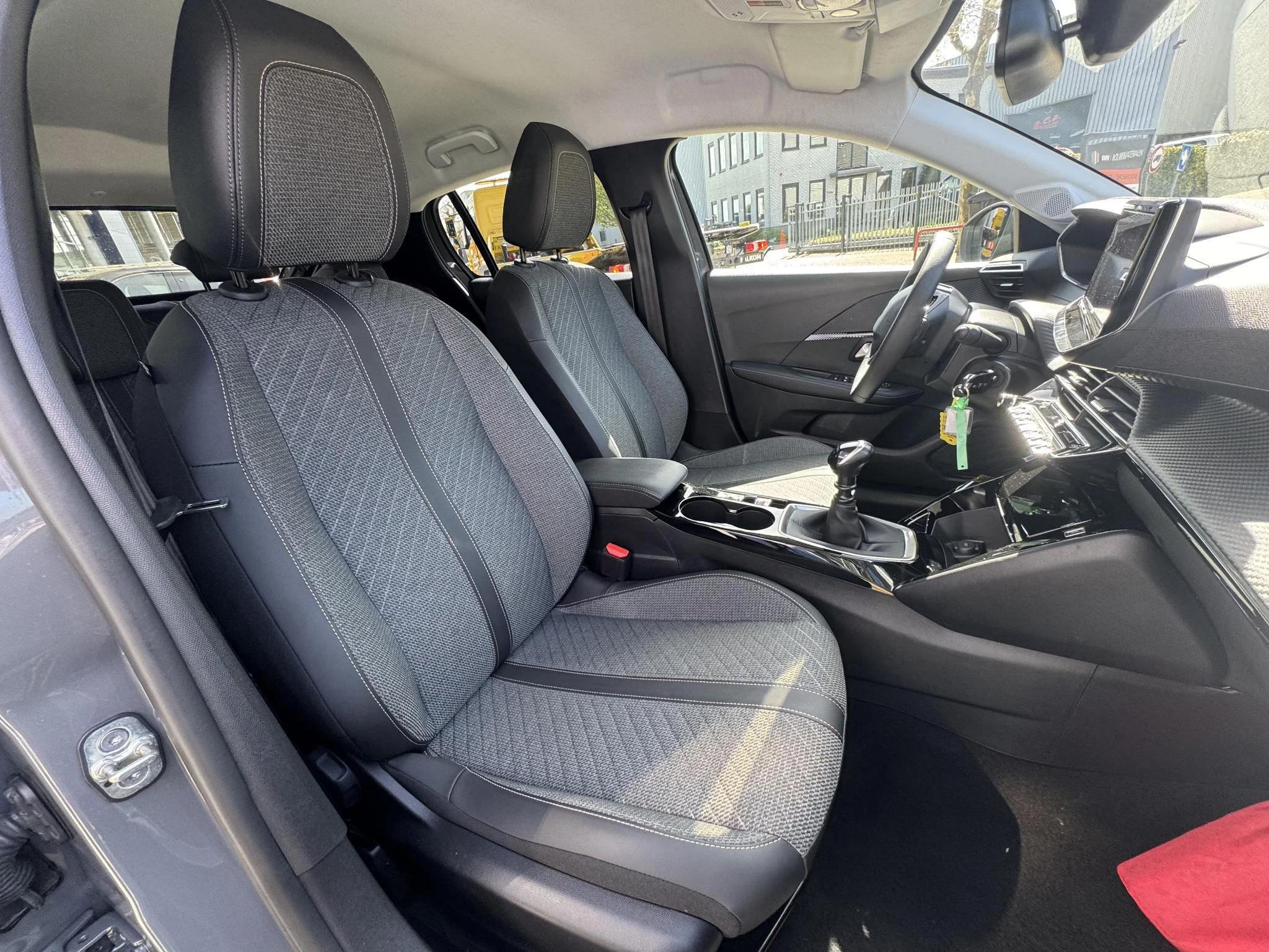 Peugeot-208-image-14