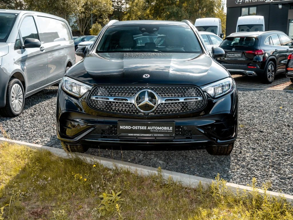 Mercedes-Benz-GLC 300 d-image-3