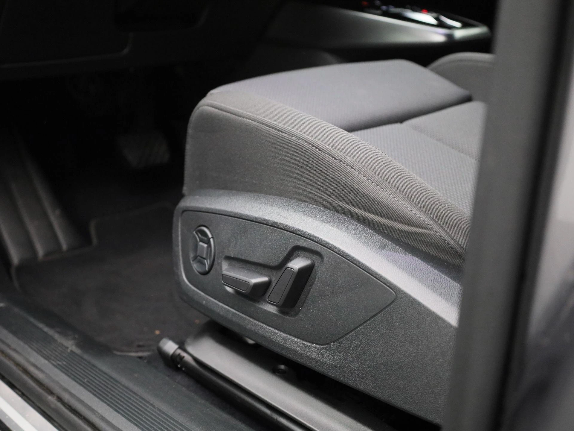 Audi-Q4 e-tron-image-34