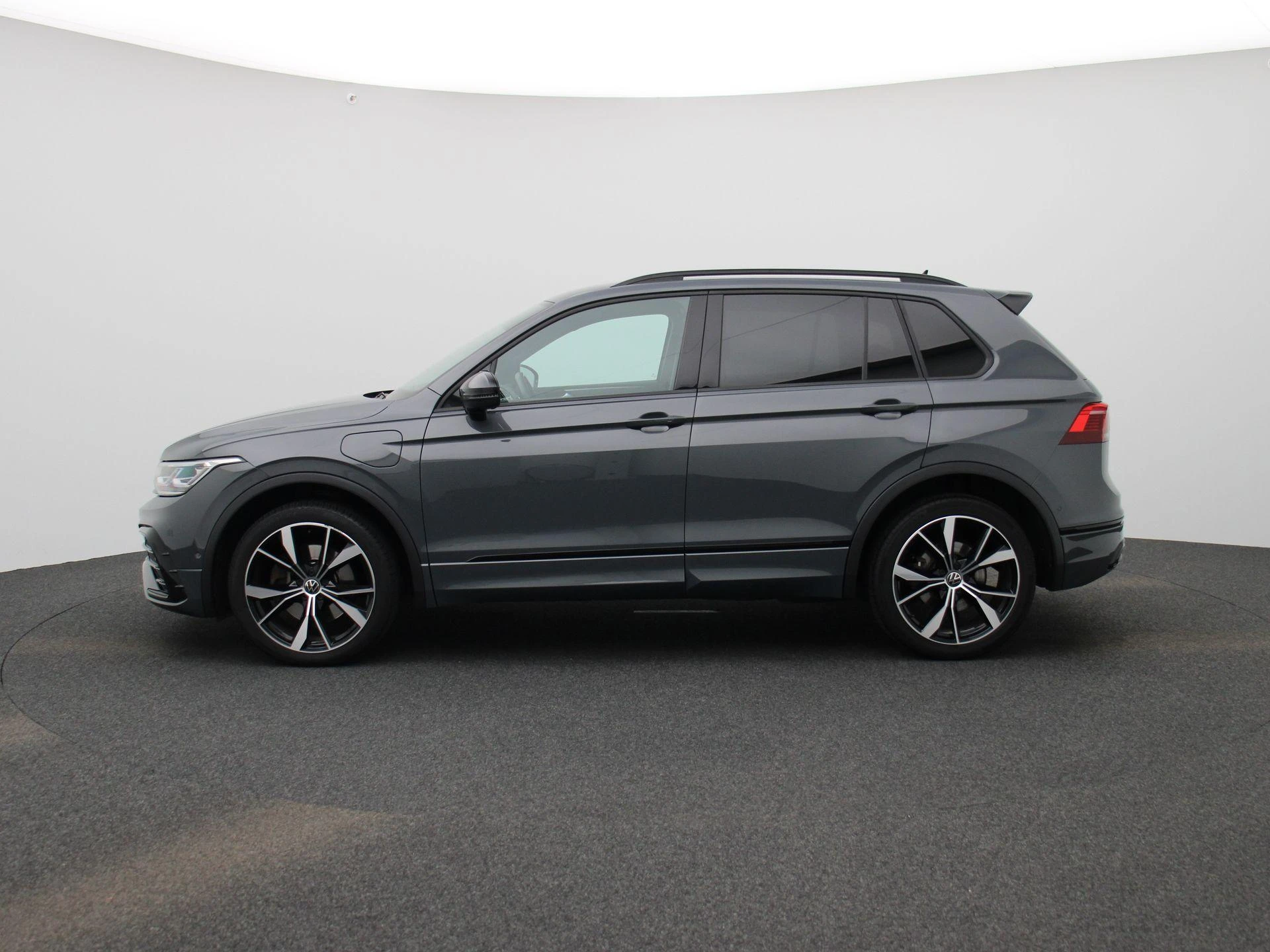 Volkswagen-Tiguan-image-3