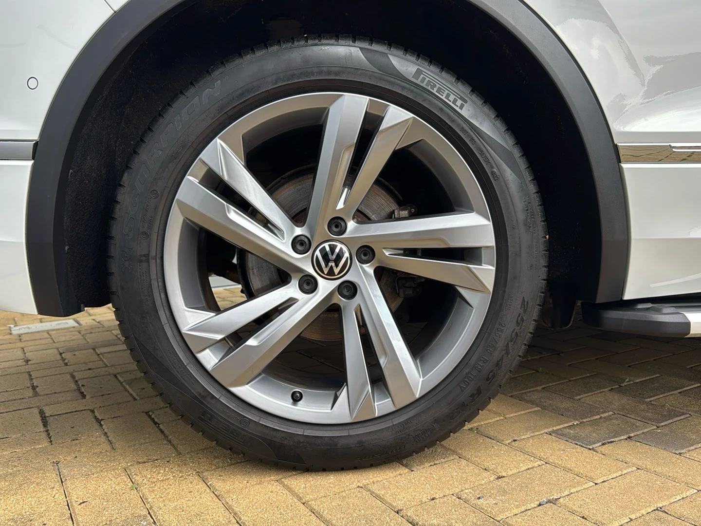 Volkswagen-Tiguan-image-7
