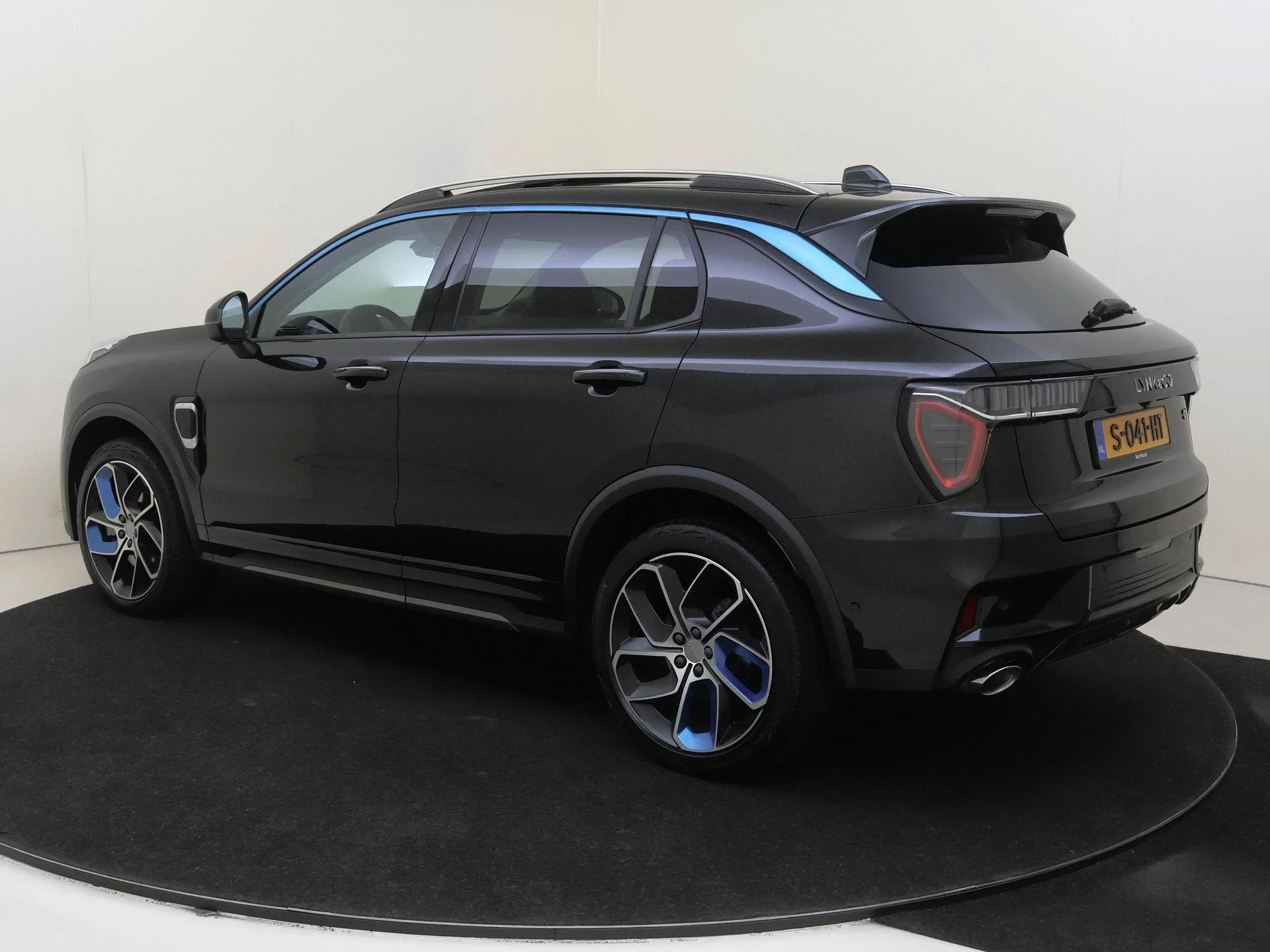 Lynk & Co-01-image-2