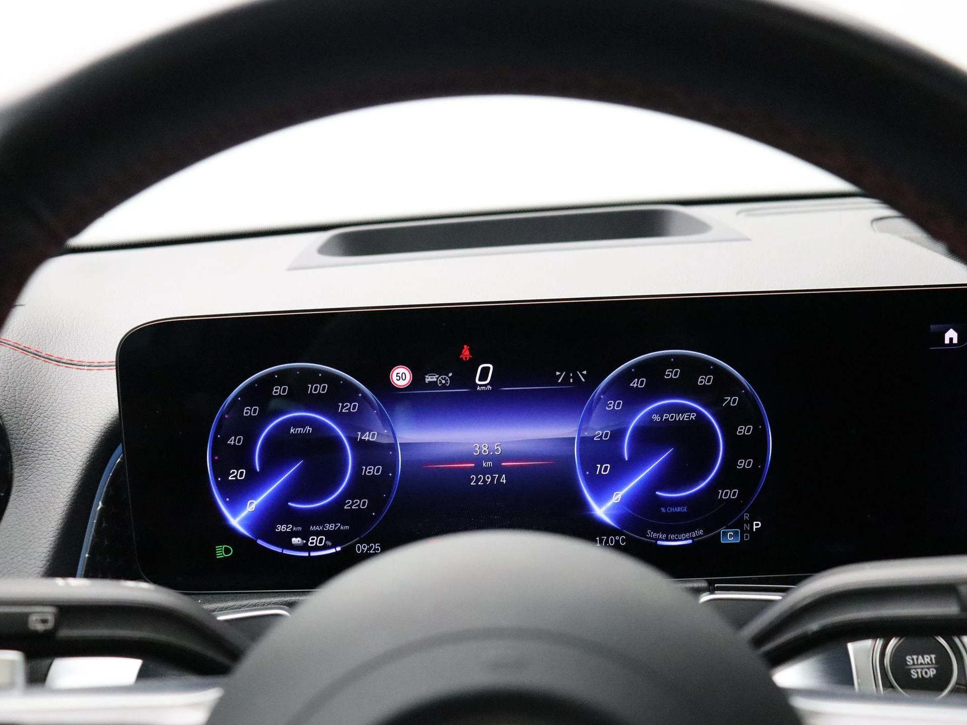 Mercedes-Benz-EQB-image-15