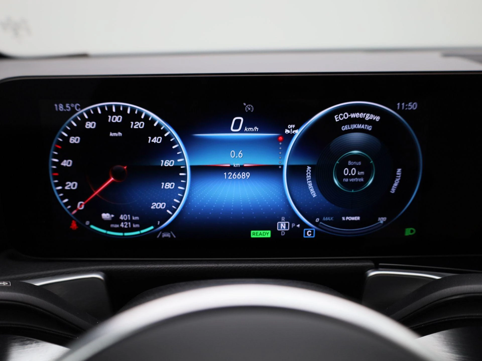 Mercedes-Benz-EQB-image-17