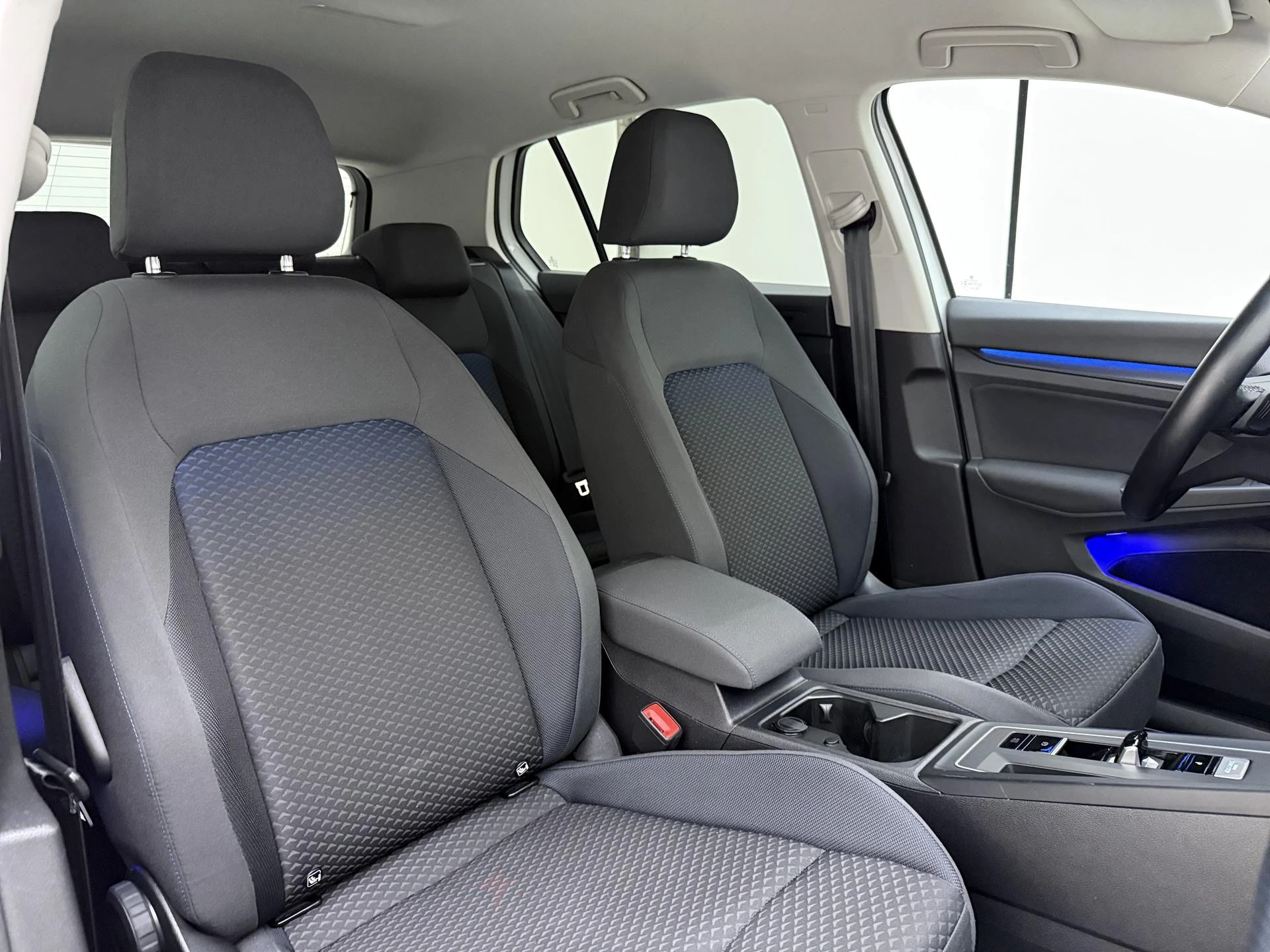 Volkswagen-Golf-image-5