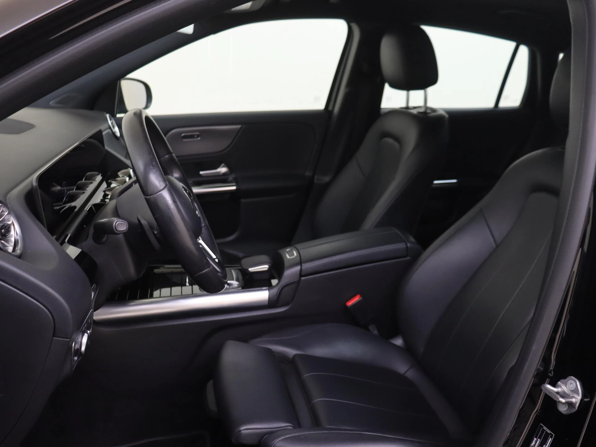 Mercedes-Benz-GLA-image-14