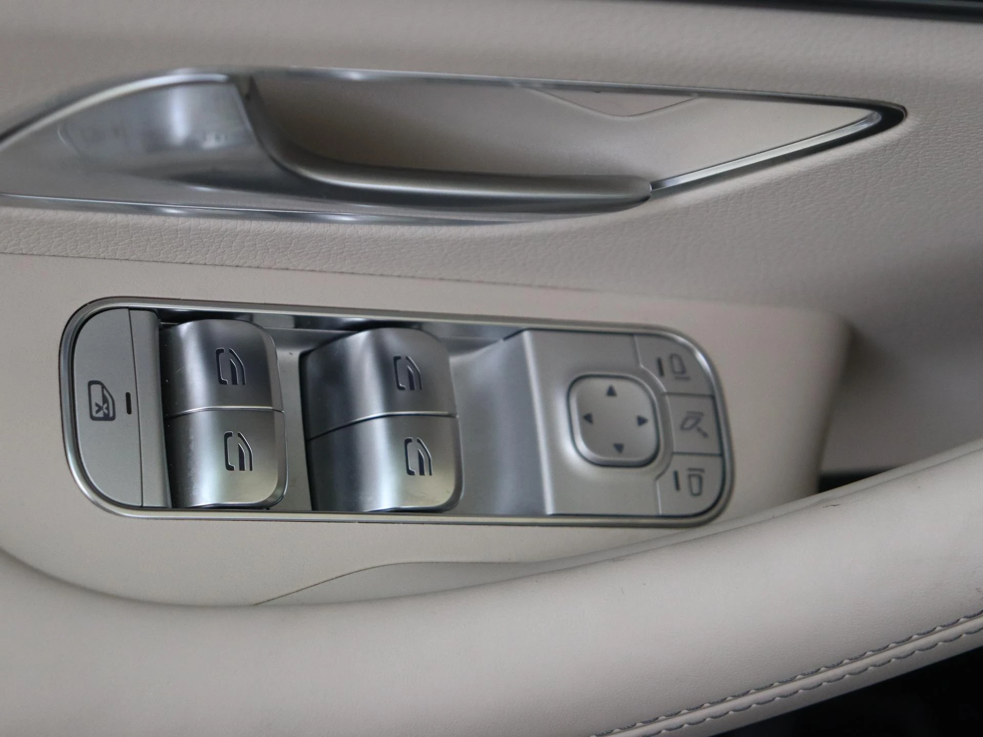 Mercedes-Benz-GLE-image-30