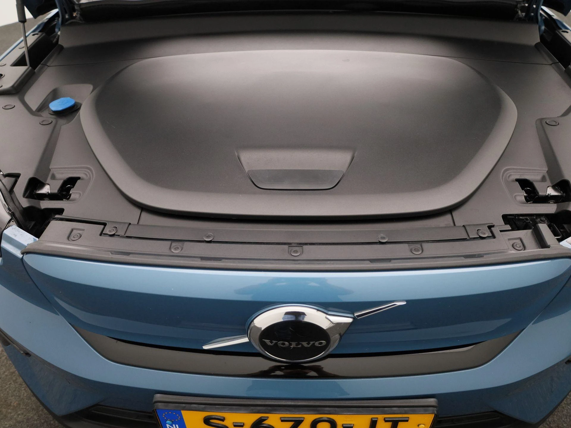 Volvo-C40-image-33