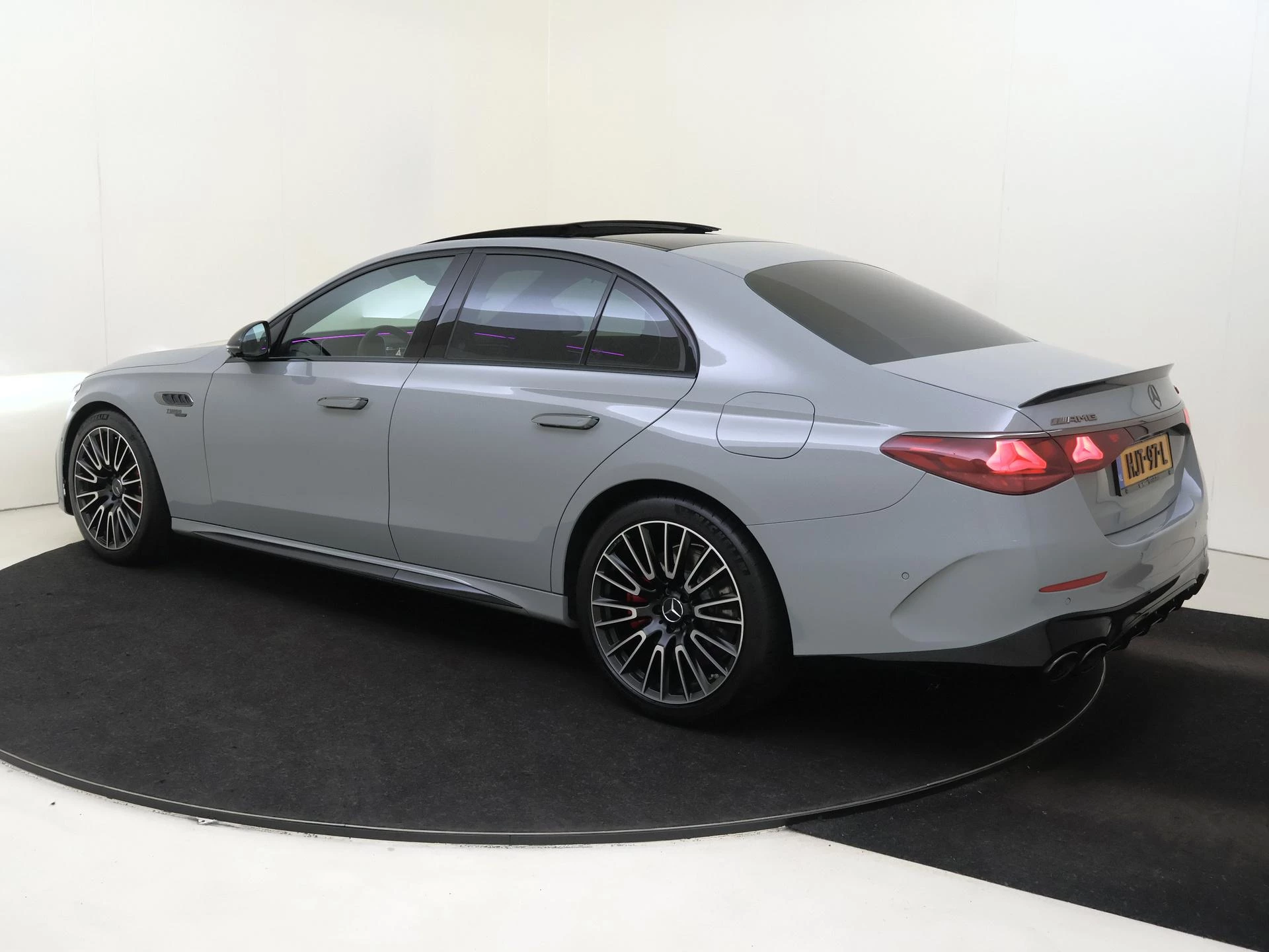 Mercedes-Benz-E-Klasse-image-5