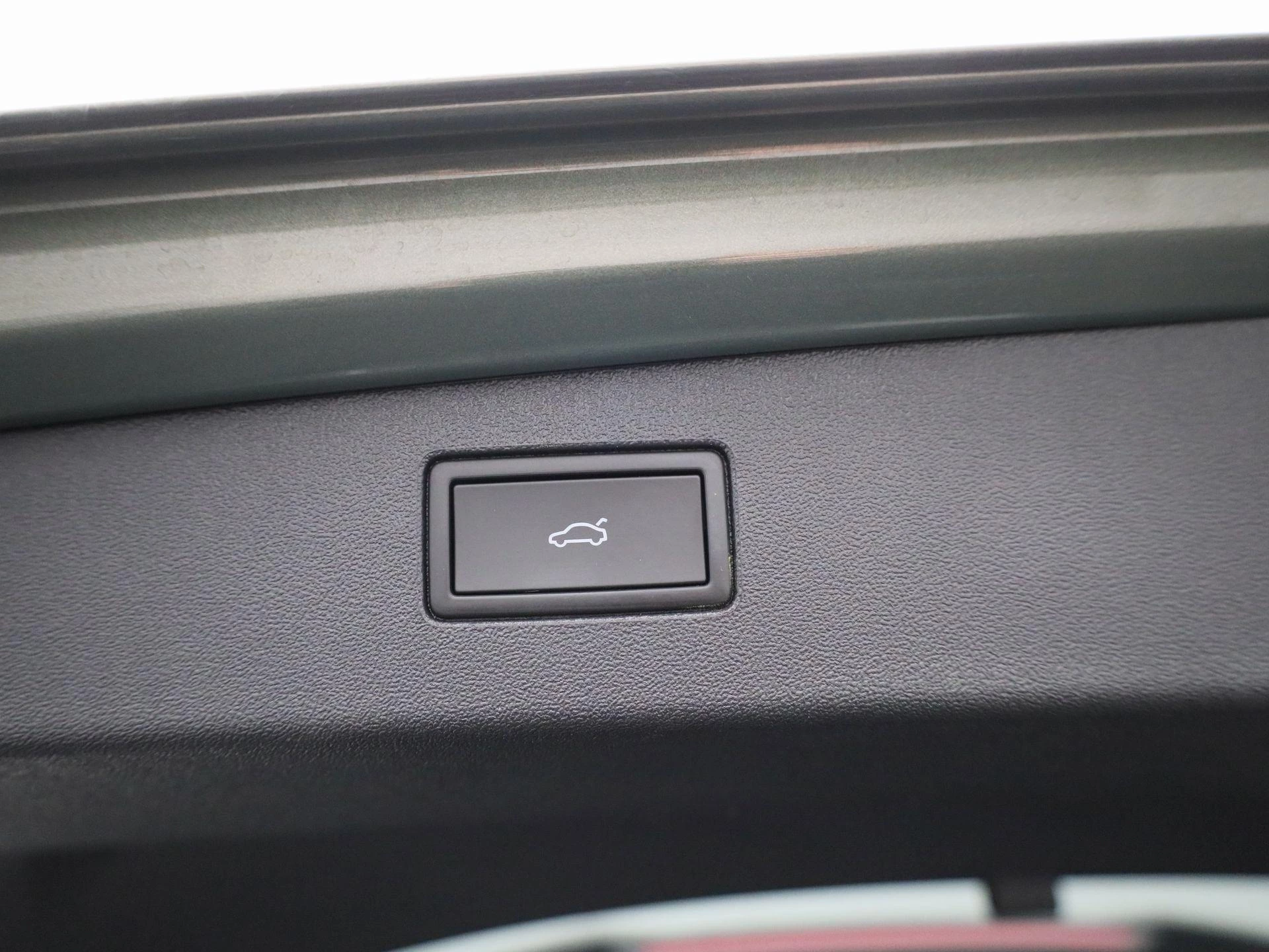 Volkswagen-Tiguan-image-13
