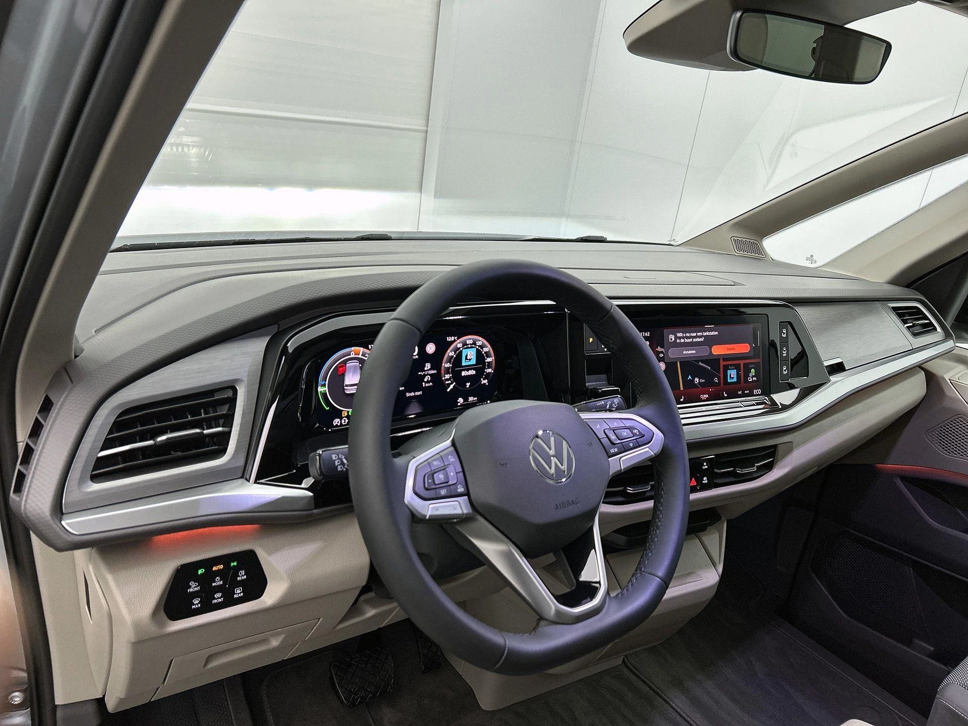 Volkswagen-Multivan-image-18