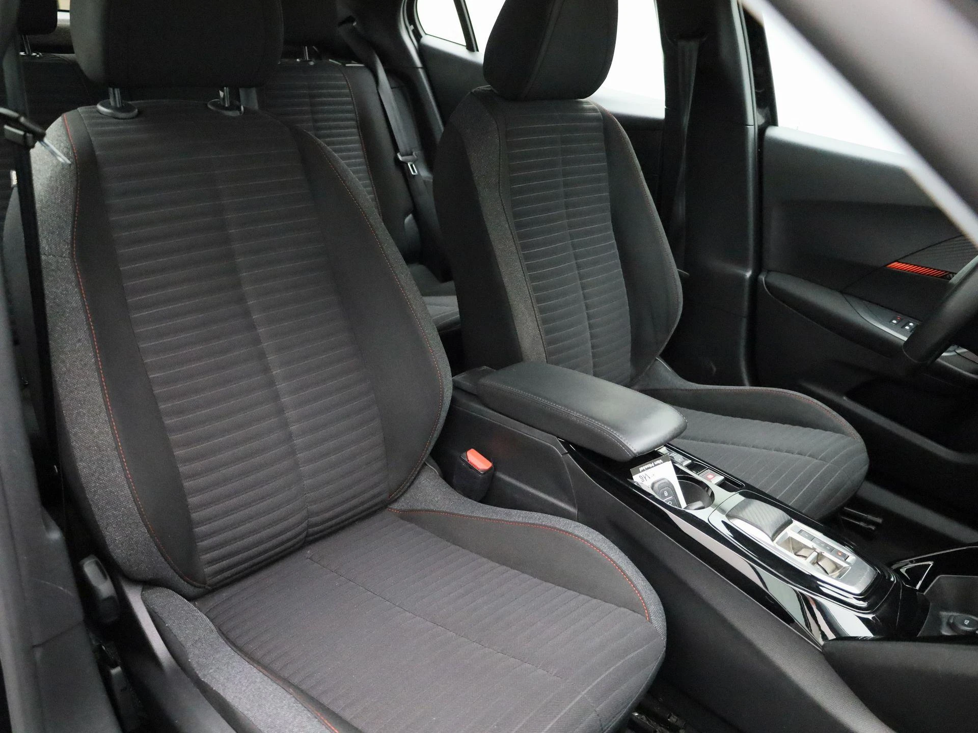 Peugeot e-2008 EV Active Pack 50 kWh