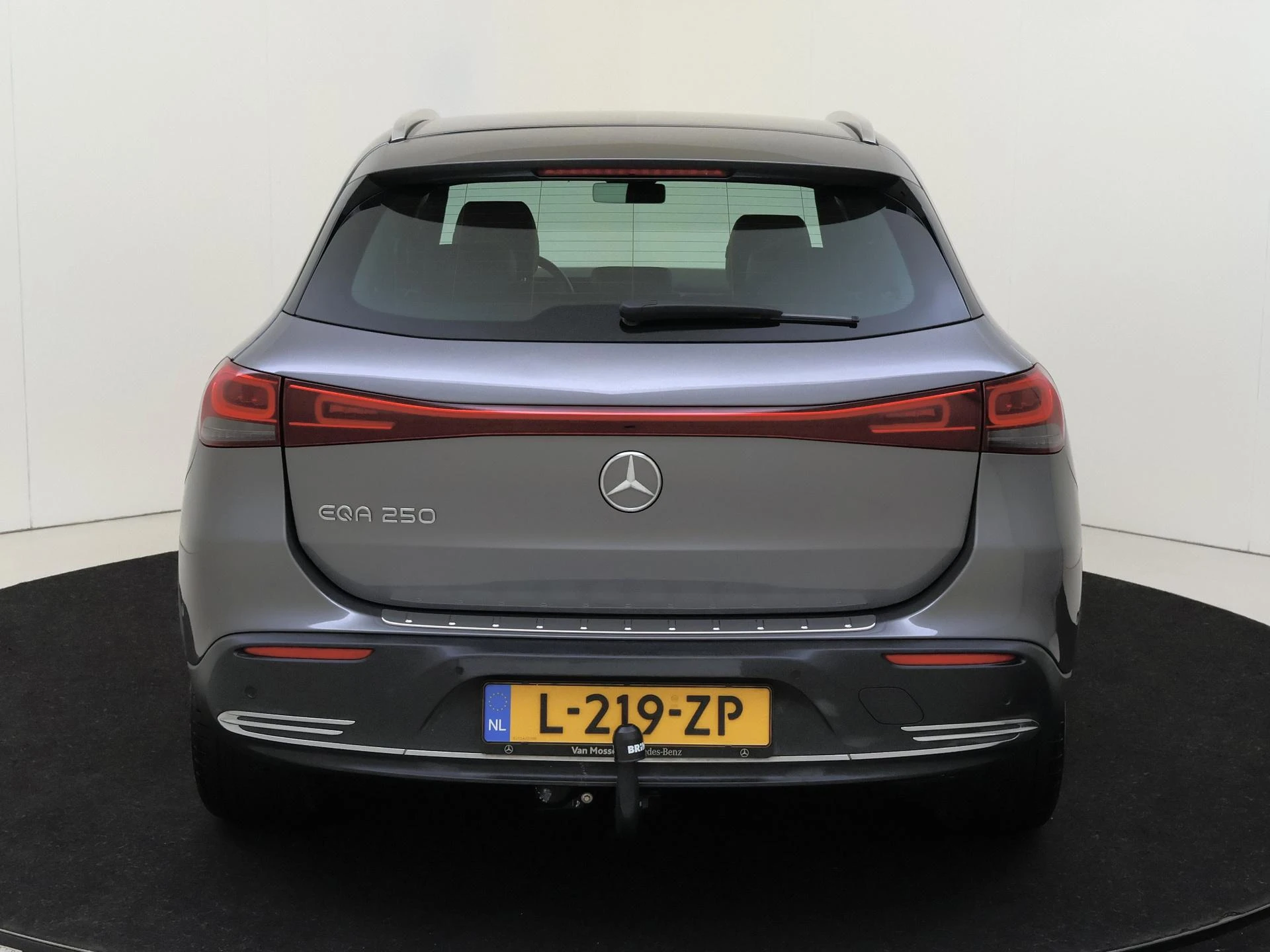 Mercedes-Benz-EQA-image-6