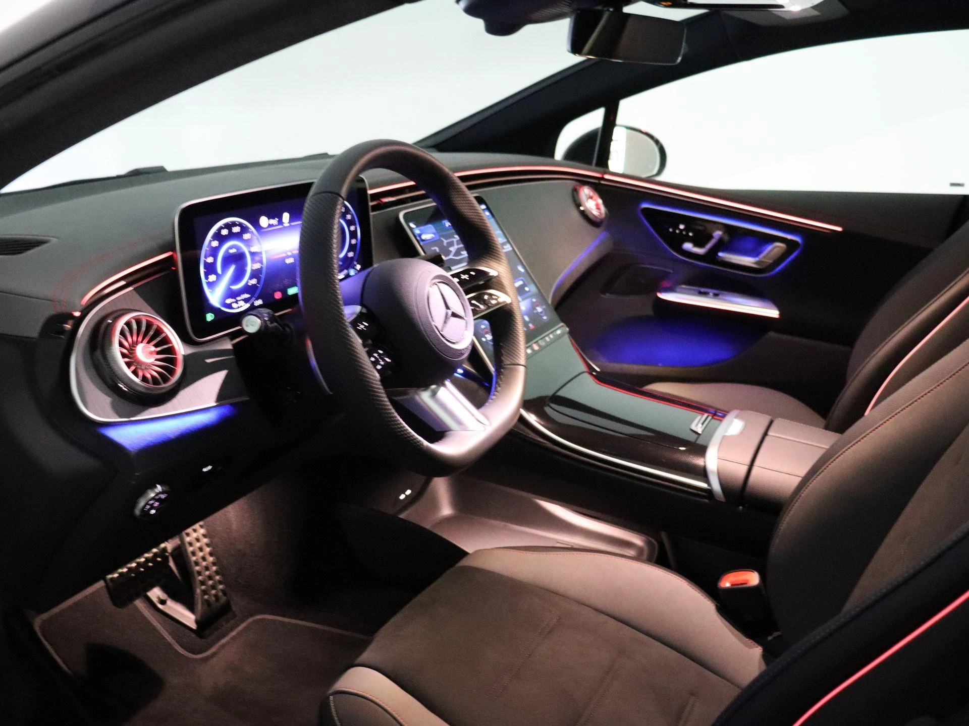 Mercedes-Benz-EQE-image-16
