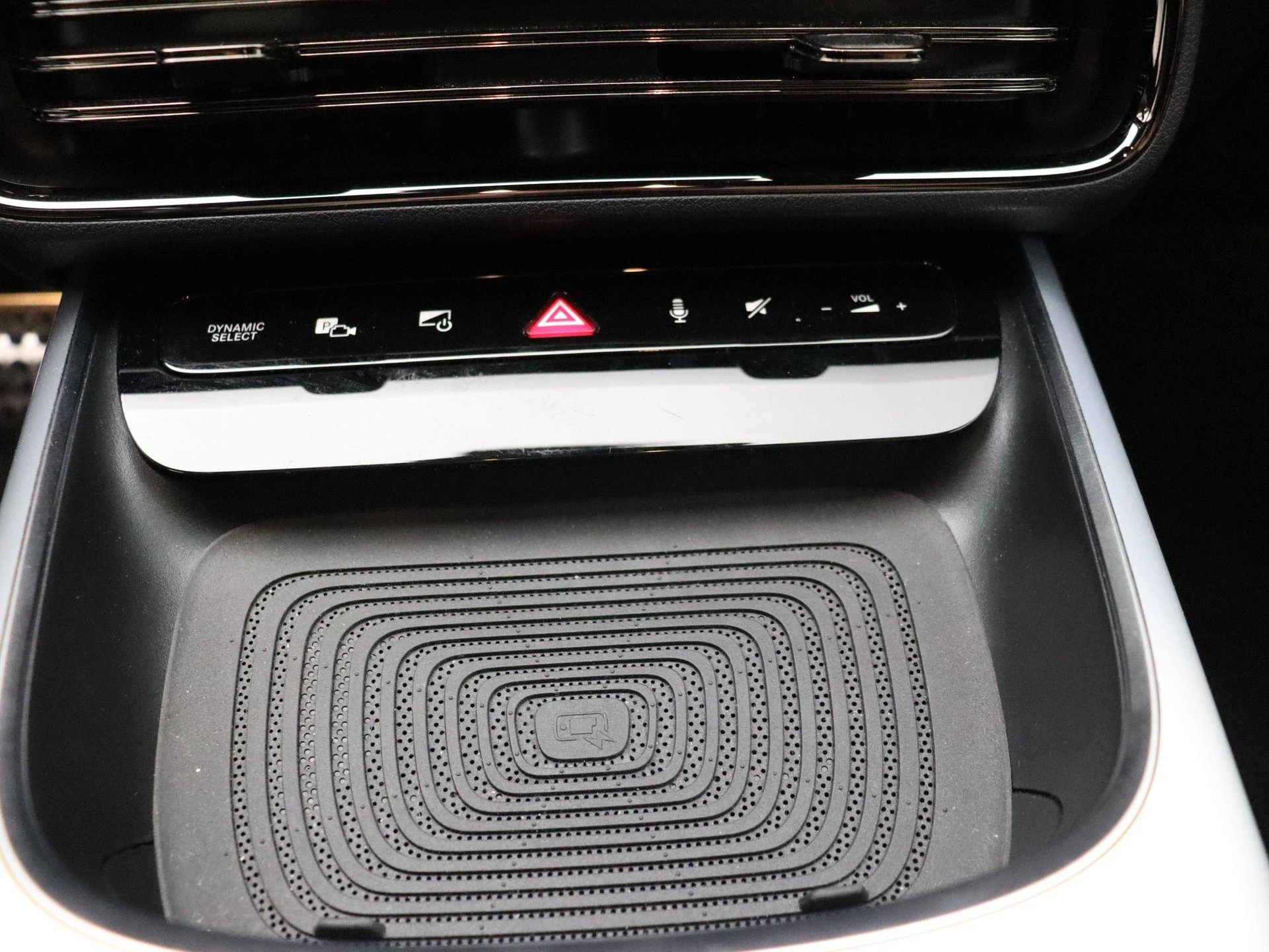 Mercedes-Benz-CLA-image-17